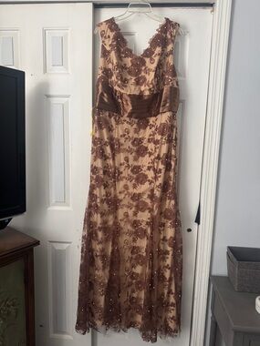 Elegant Brown Lace Evening Dress with Satin Waistband